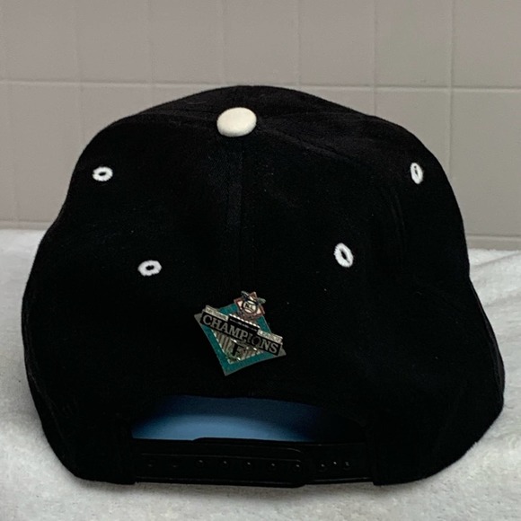 VINTAGE 1997 MLB FLORIDA MARLINS BLACK SNAPBACK WITH CHAMPIONSHIP PIN NICE - Picture 2 of 5